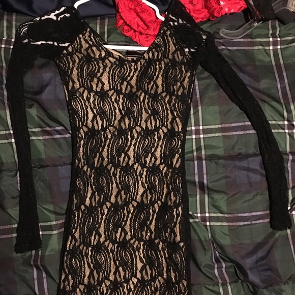 Lace dress - Picture 3 of 3